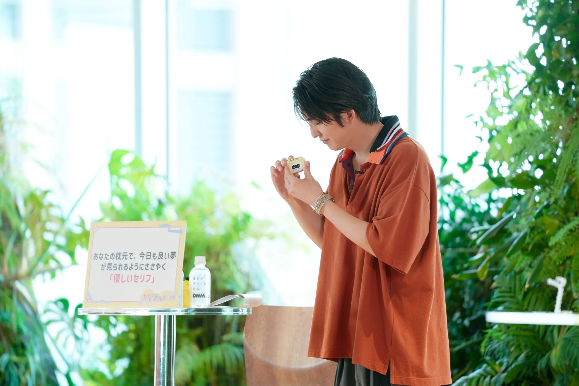 デバイスを見る前田公輝さん