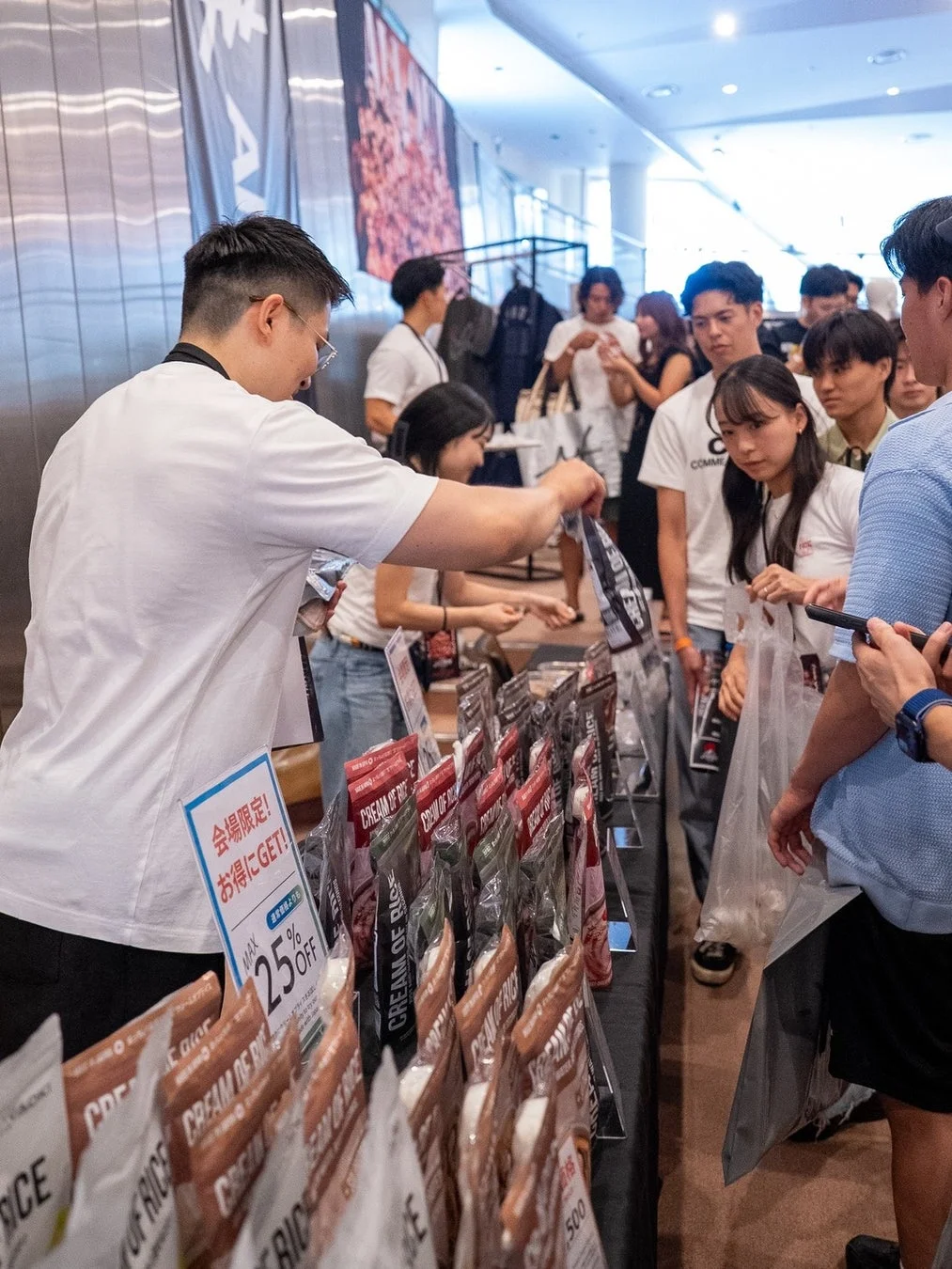 会場での販売風景