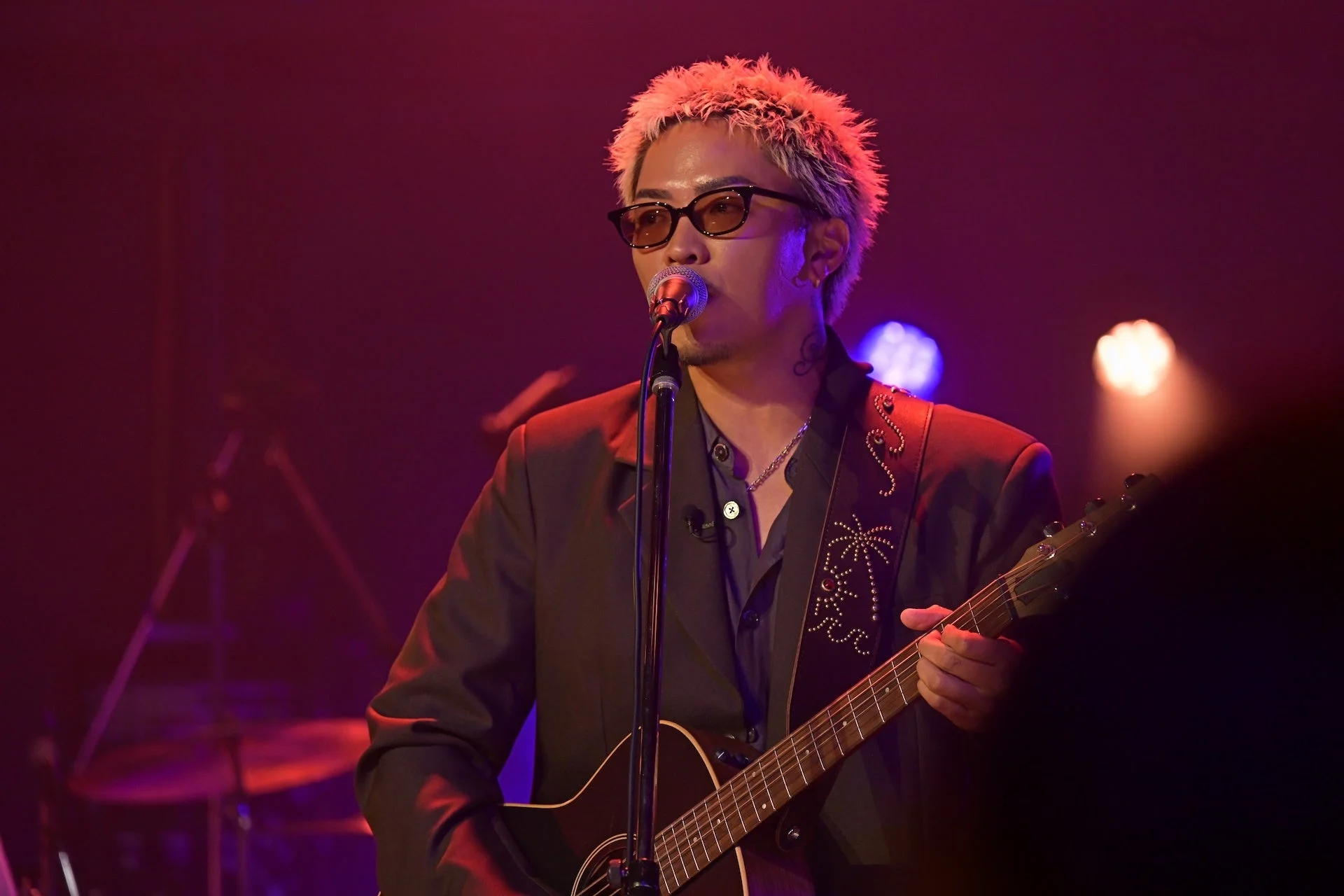 KAZのアコースティックギター演奏