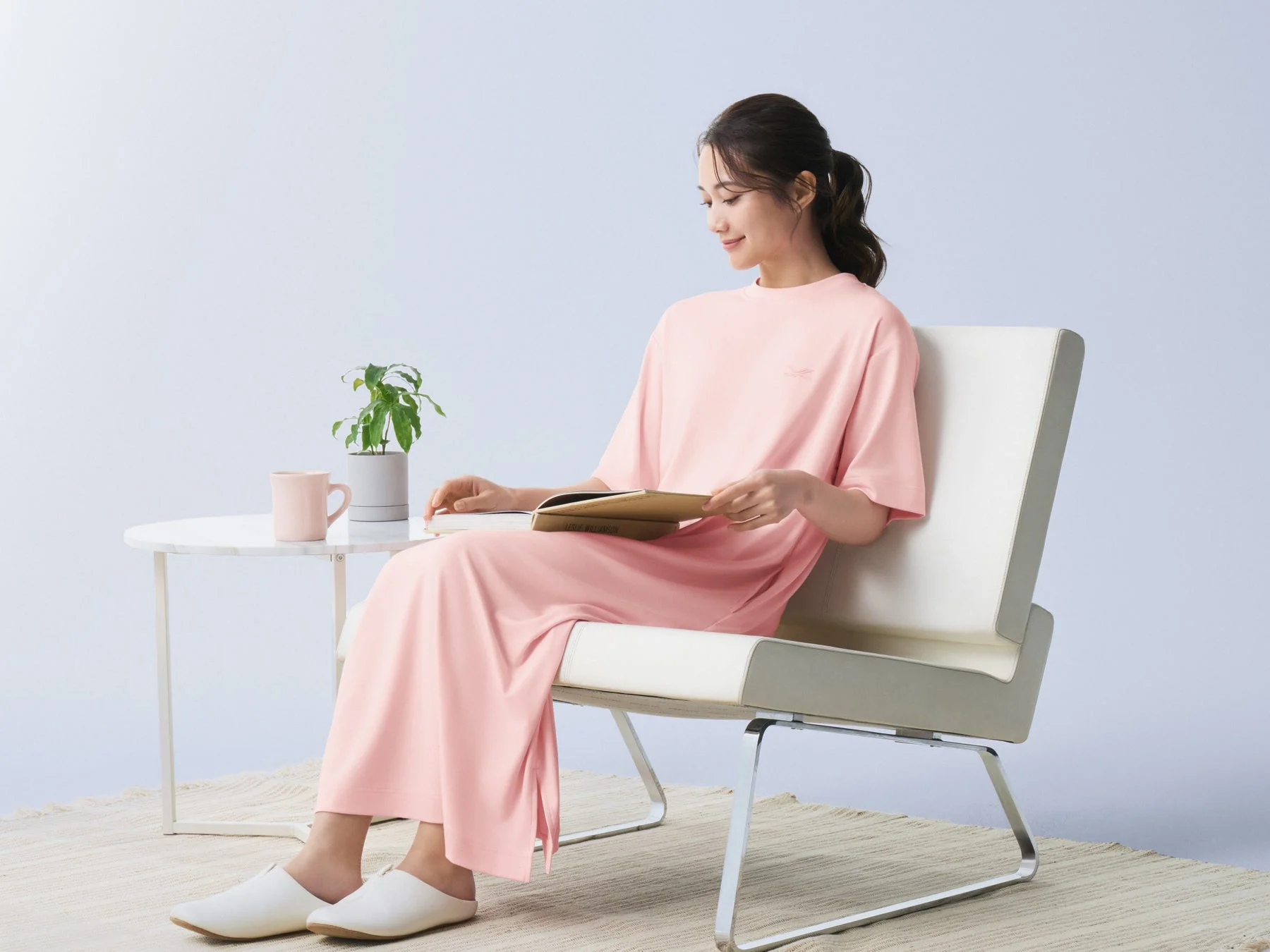 スリープウェア着用イメージ（女性）