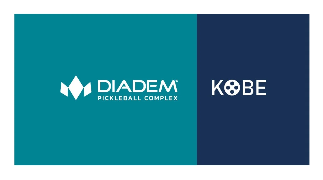 ティールとダークブルーの背景に、それぞれ「DIADEM PICKLEBALL COMPLEX」と「KOBE」の二つのロゴが白文字で配置された画像です。DIADEMロゴには幾何学的なシンボルが含まれ、KOBEロゴの「O」はボールの形をしています。