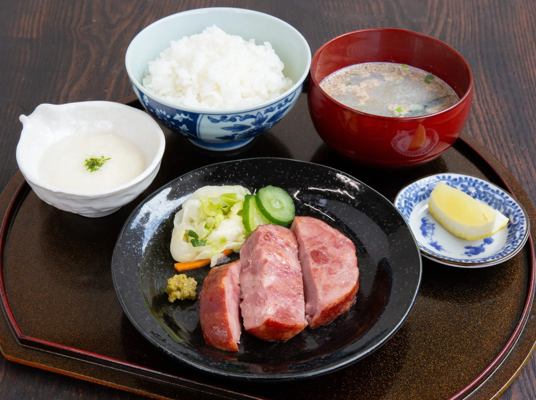 和食定食のタンステーキ
