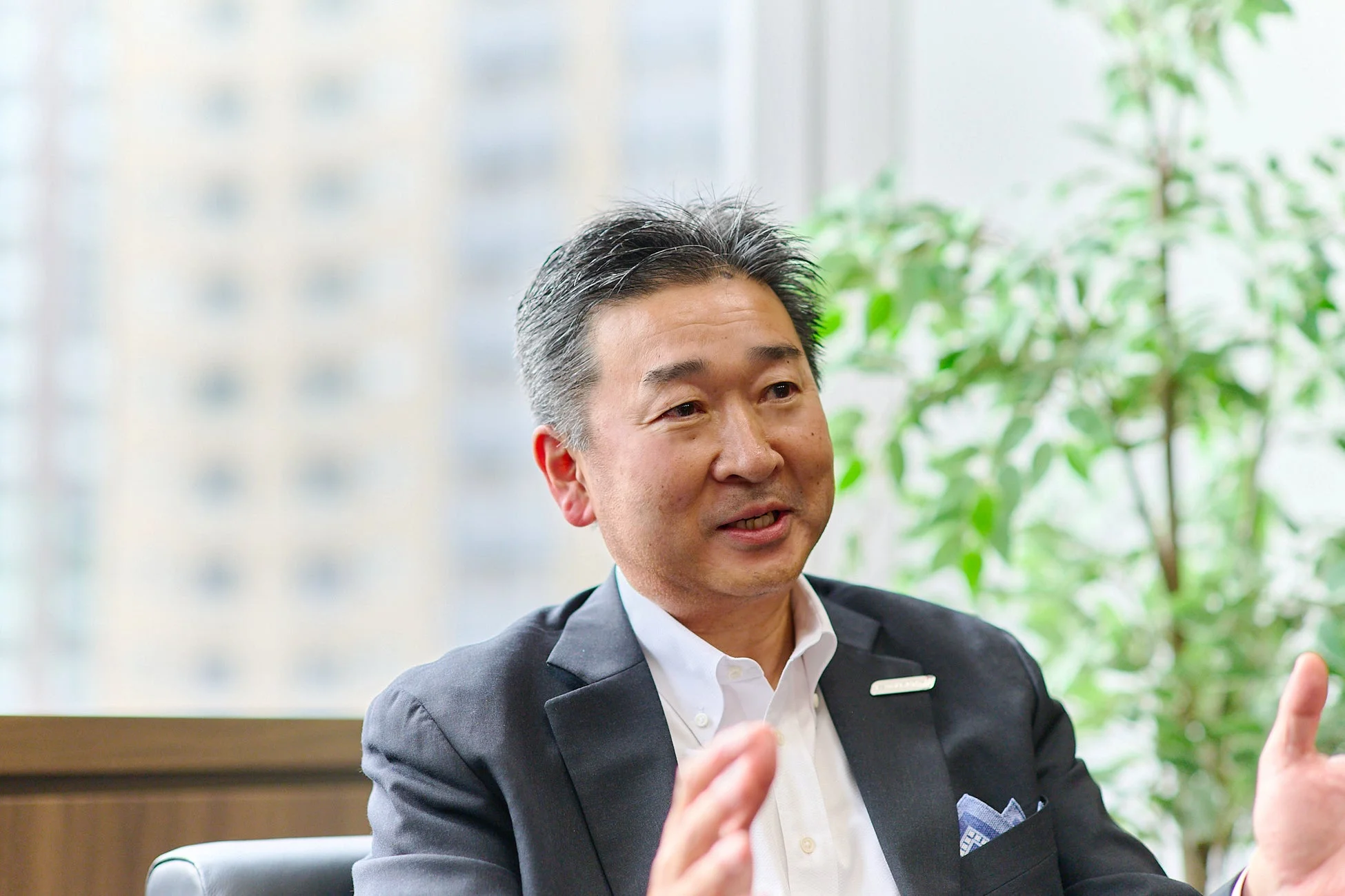 対談中の藤原卓行氏