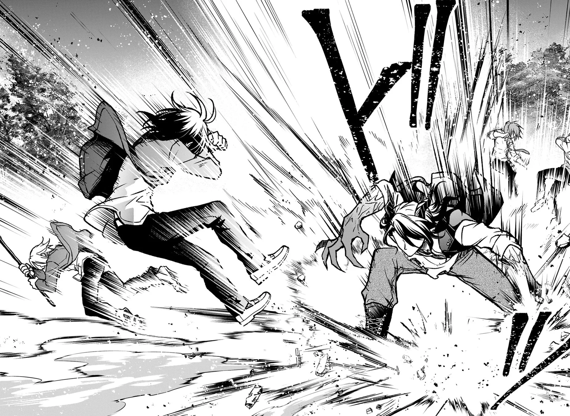 白黒の漫画のコマで、二人のキャラクターが激しく衝突する戦闘シーンが描かれています。