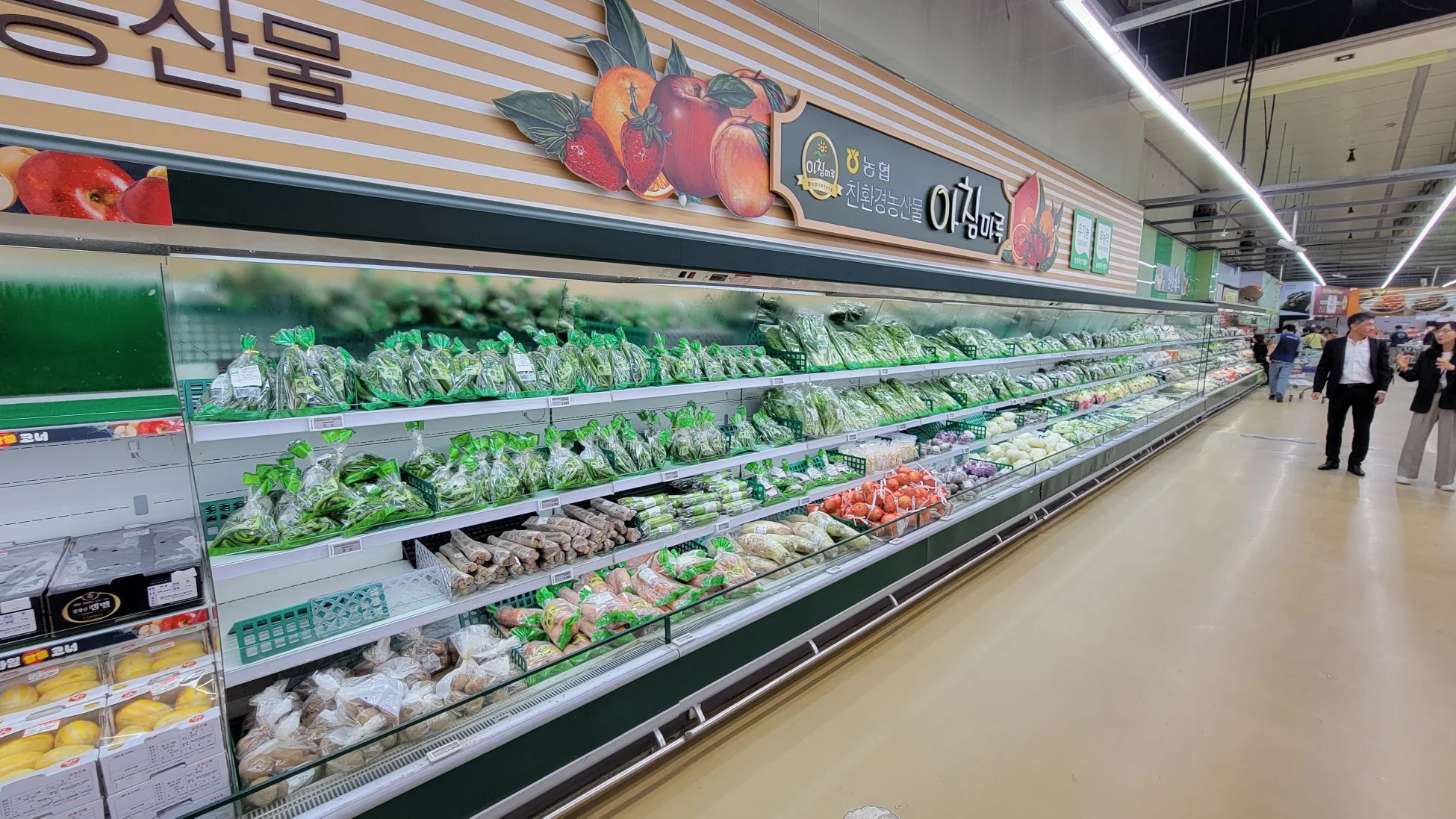 ハナロマートの生鮮食品売り場