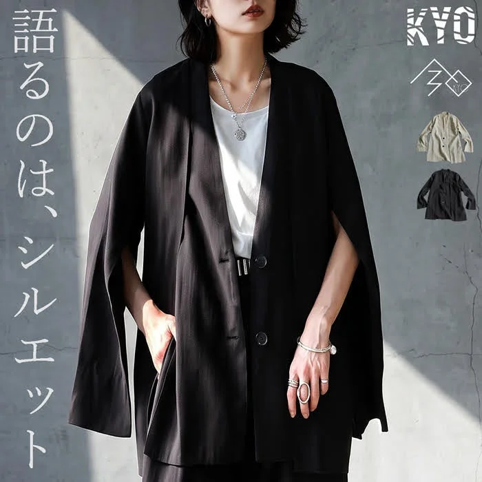 シルエットが特徴的な黒いケープジャケット