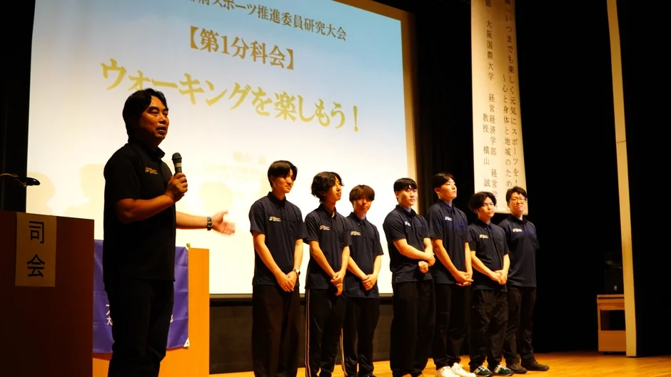 研究発表会と学生の様子