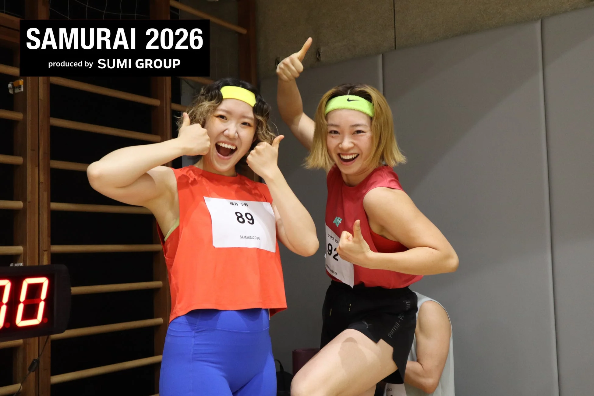 SAMURAI 2026のイベントで笑顔でサムズアップする女性参加者たち