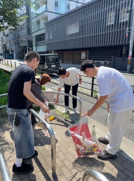 街の清掃活動の様子