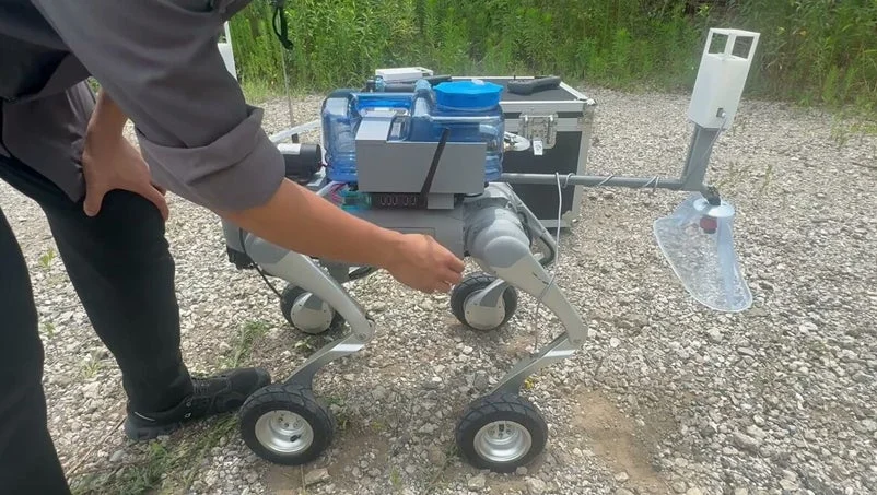 フィールドワークを行うロボット