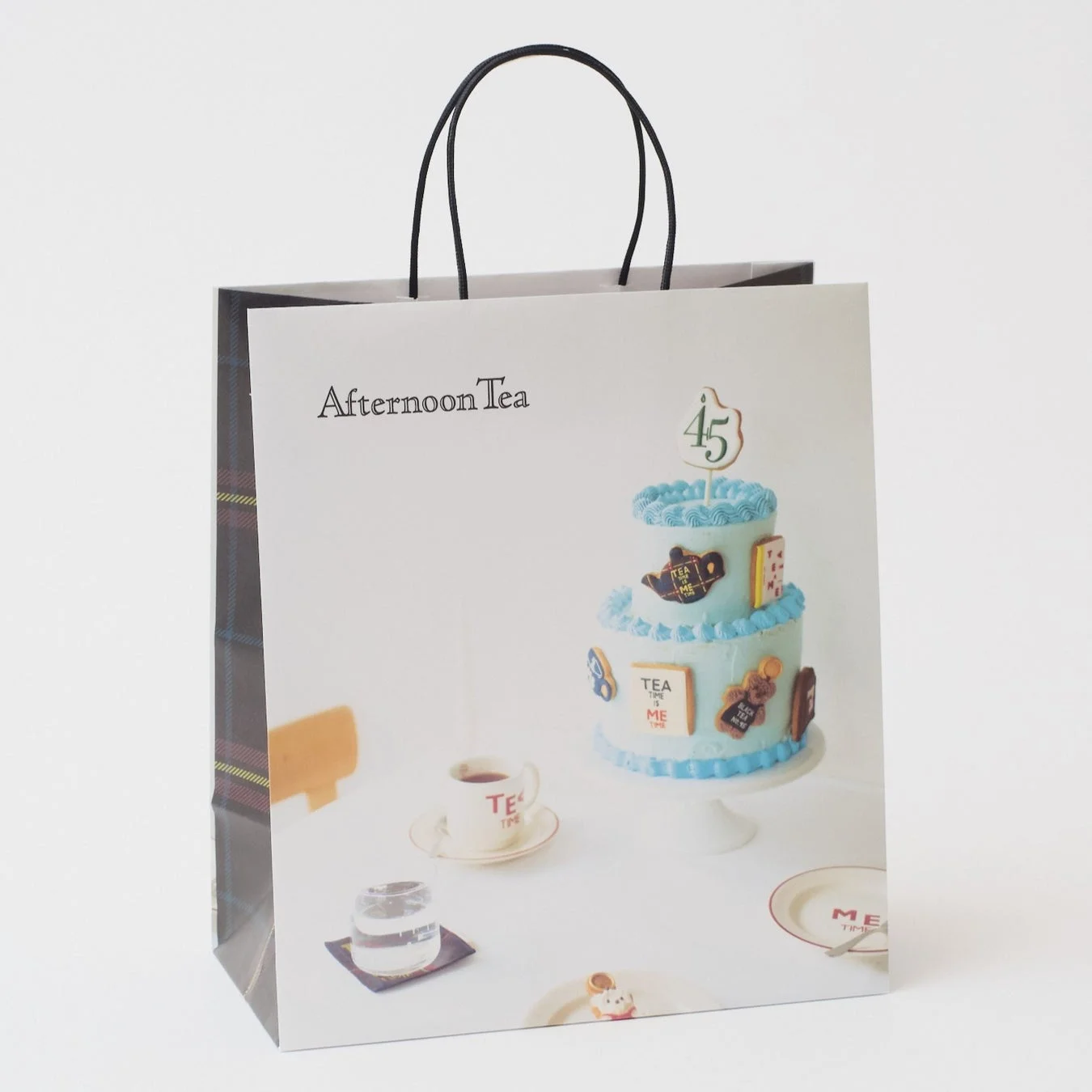 Afternoon Teaのロゴが入った白い紙袋