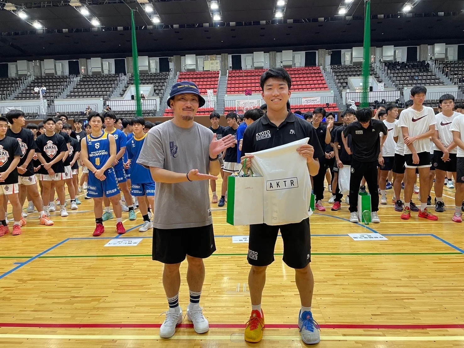 集合写真のような様子