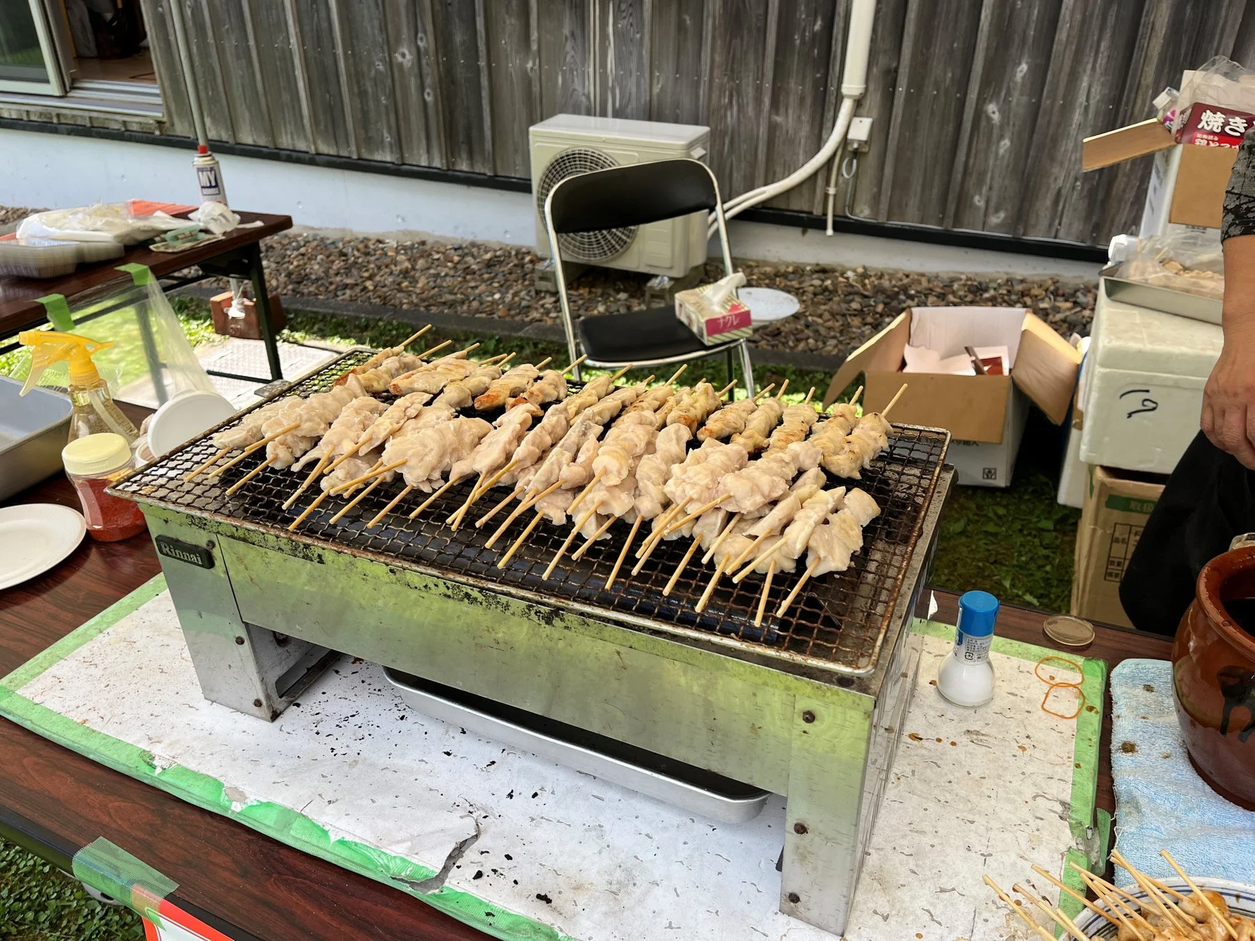 屋台で提供される焼き鳥