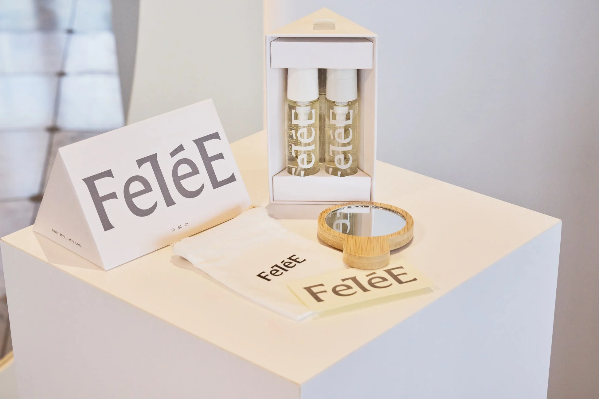 FelēEの香水ボトルとパッケージ