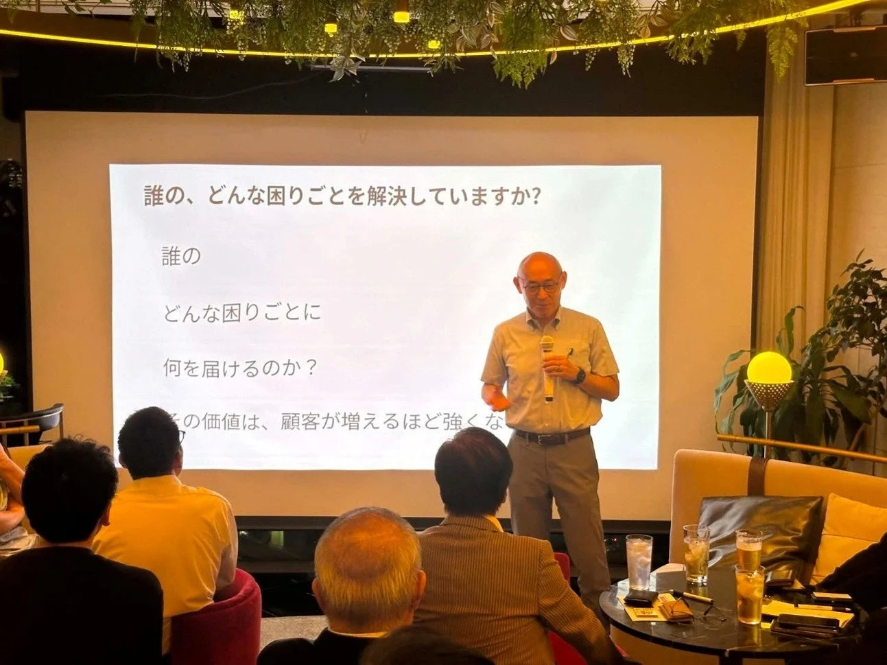 プレゼンテーション中の長谷川氏
