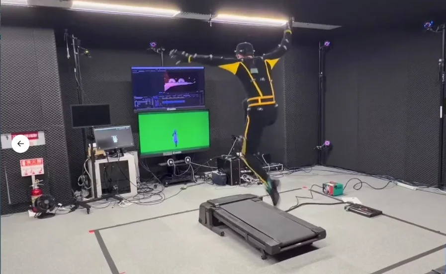 モーションキャプチャースタジオでジャンプする人物