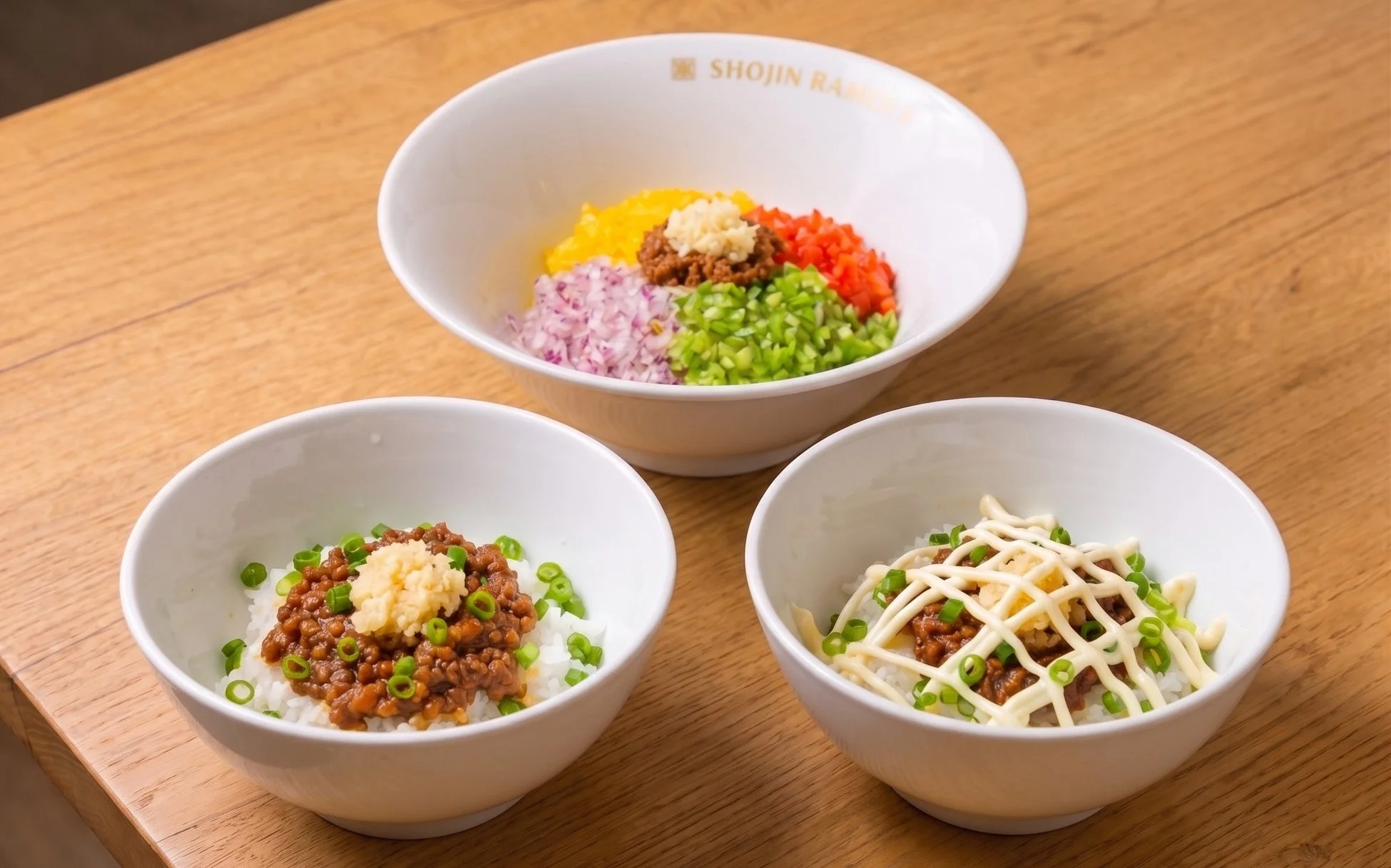 丼物とまぜそばの全体像