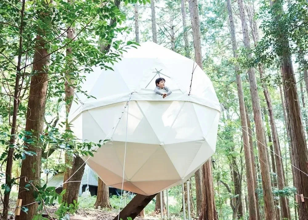 球体テントの子供