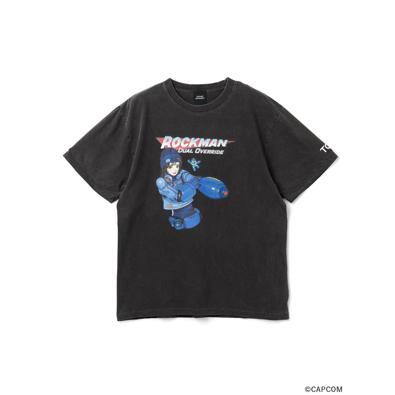 黒いTシャツに人気ゲーム「ロックマン」のキャラクターが描かれ、「ROCKMAN DUAL OVERRIDE」のロゴが特徴的です。