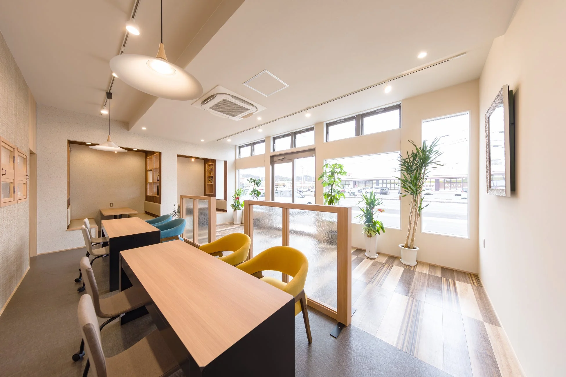アパマンショップ日向店の店内空間