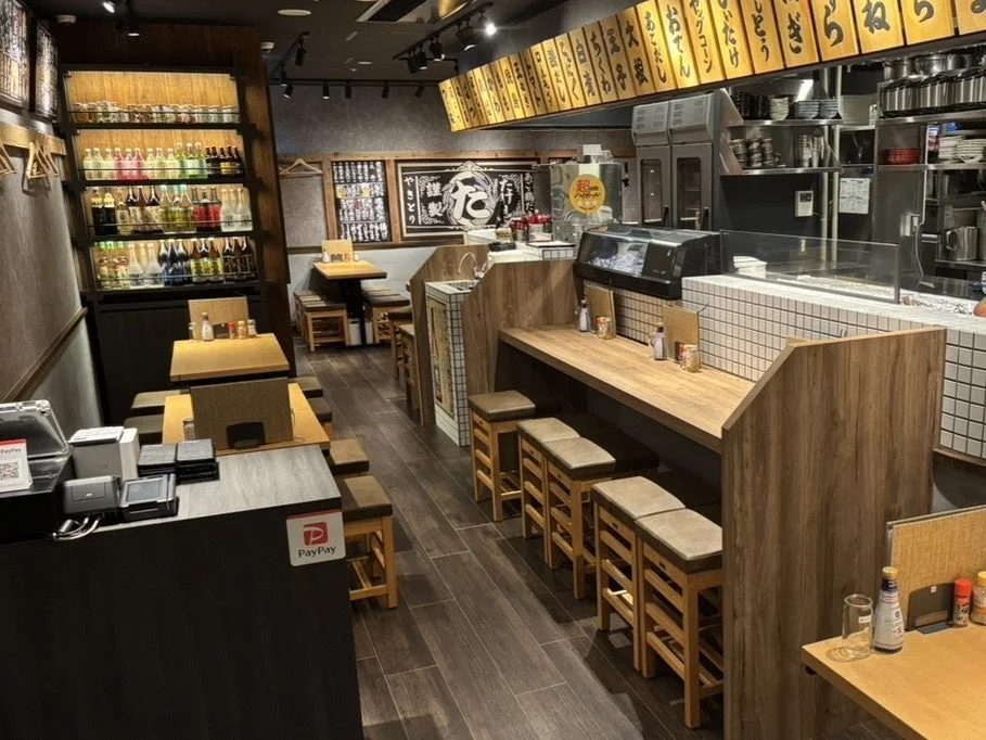 居酒屋の店内（カウンター席）