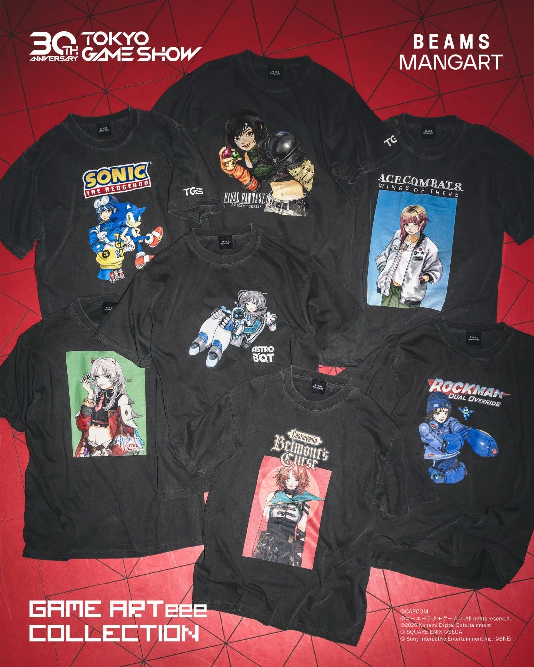 ソニック、FFVII、ロックマンなど人気ゲームのキャラクターがデザインされた黒いTシャツが多数並ぶ様子。