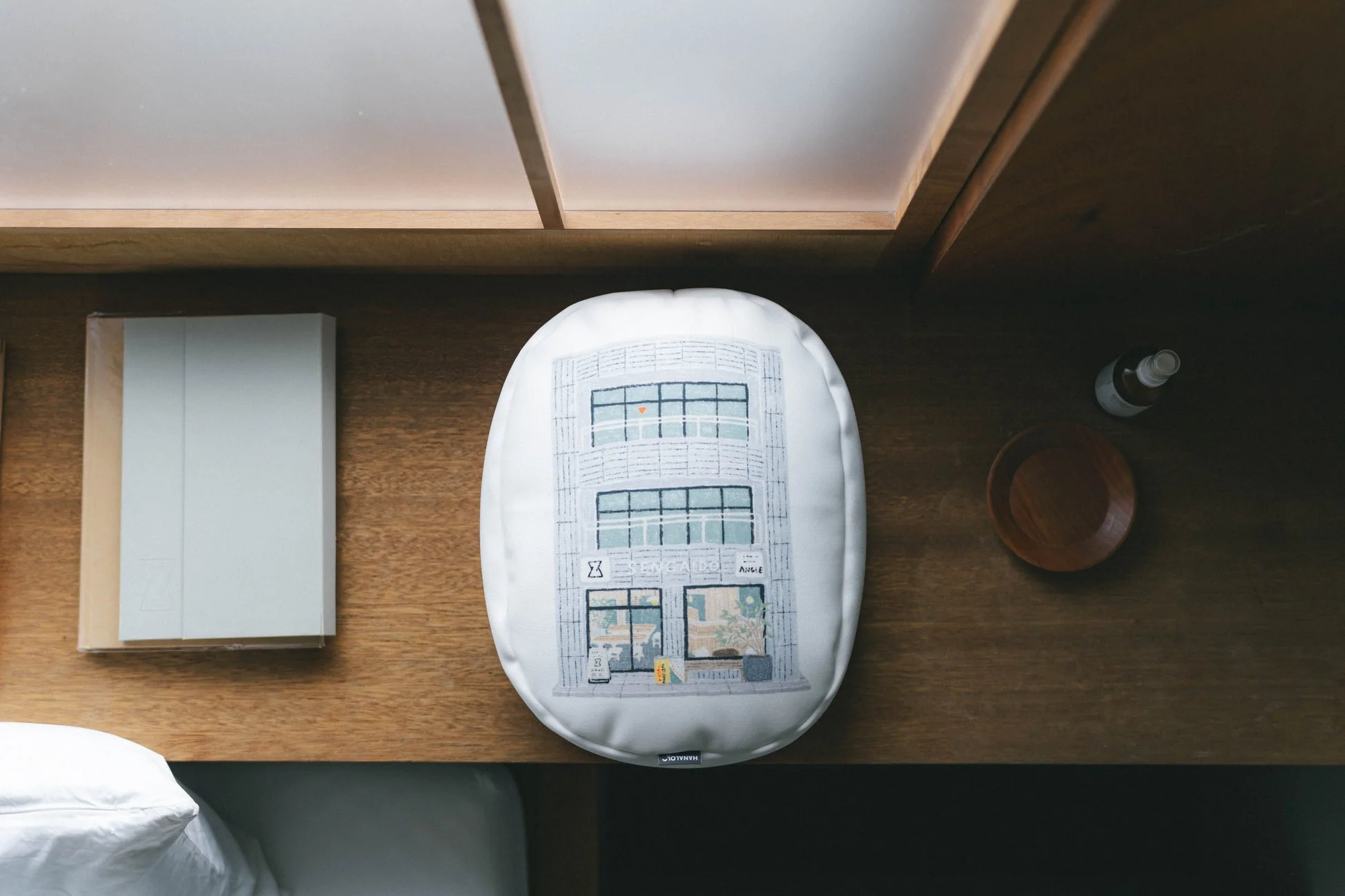 Okazaki Micro Hotel ANGLE クッション
