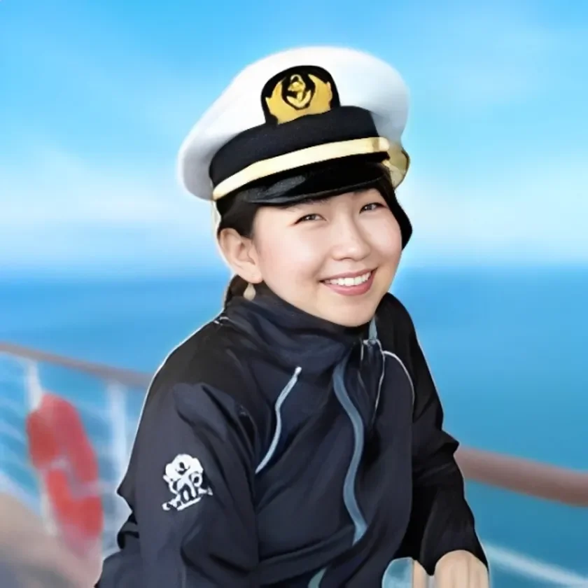 船長帽の女性