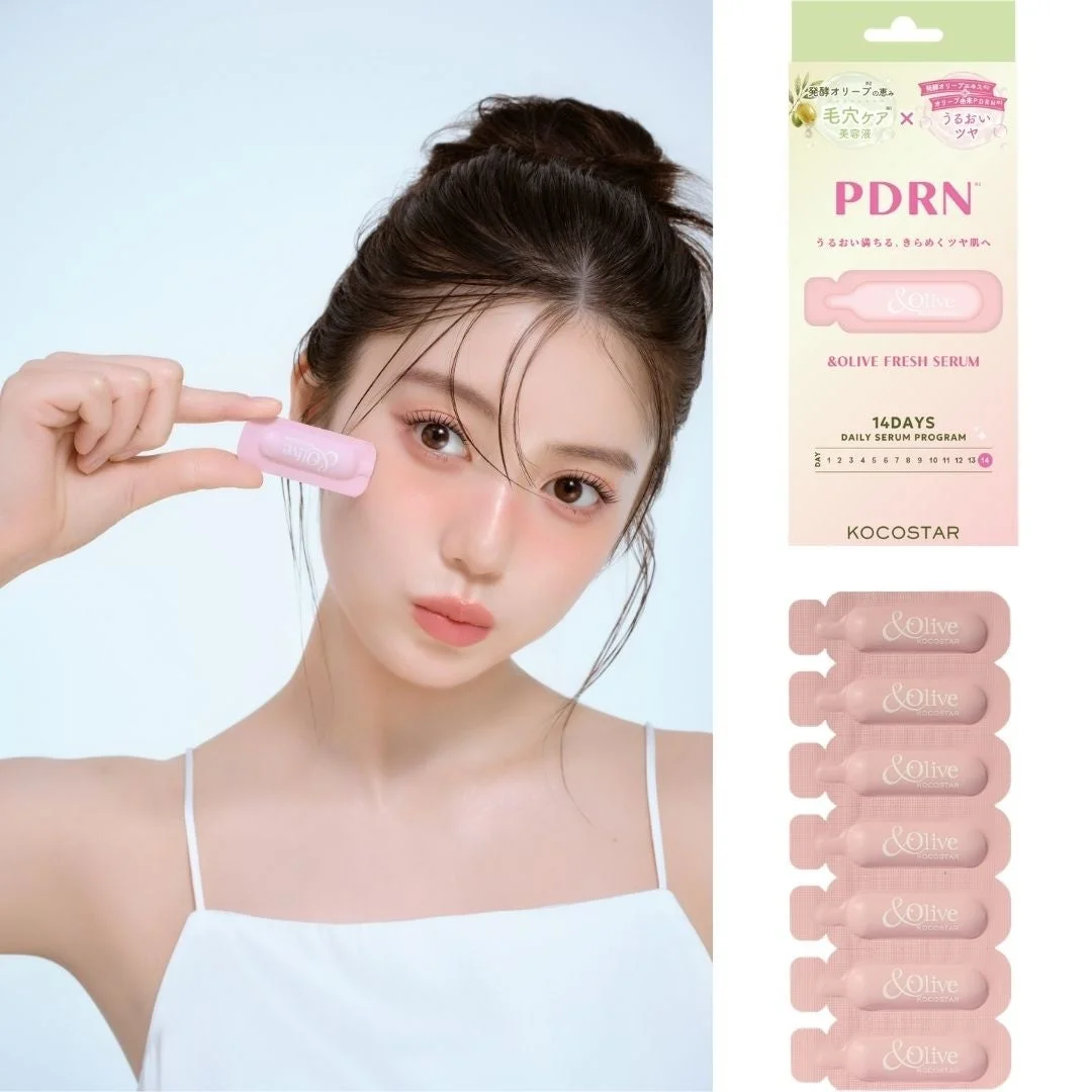 ピンクのアンプルを手に持つ若い女性のアップと、その製品「PDRN &OLIVE FRESH SERUM」のパッケージ、そして個別のアンプルが並べられた画像。毛穴ケアとうるおいツヤを強調し、14日間の集中ケアを提案している。