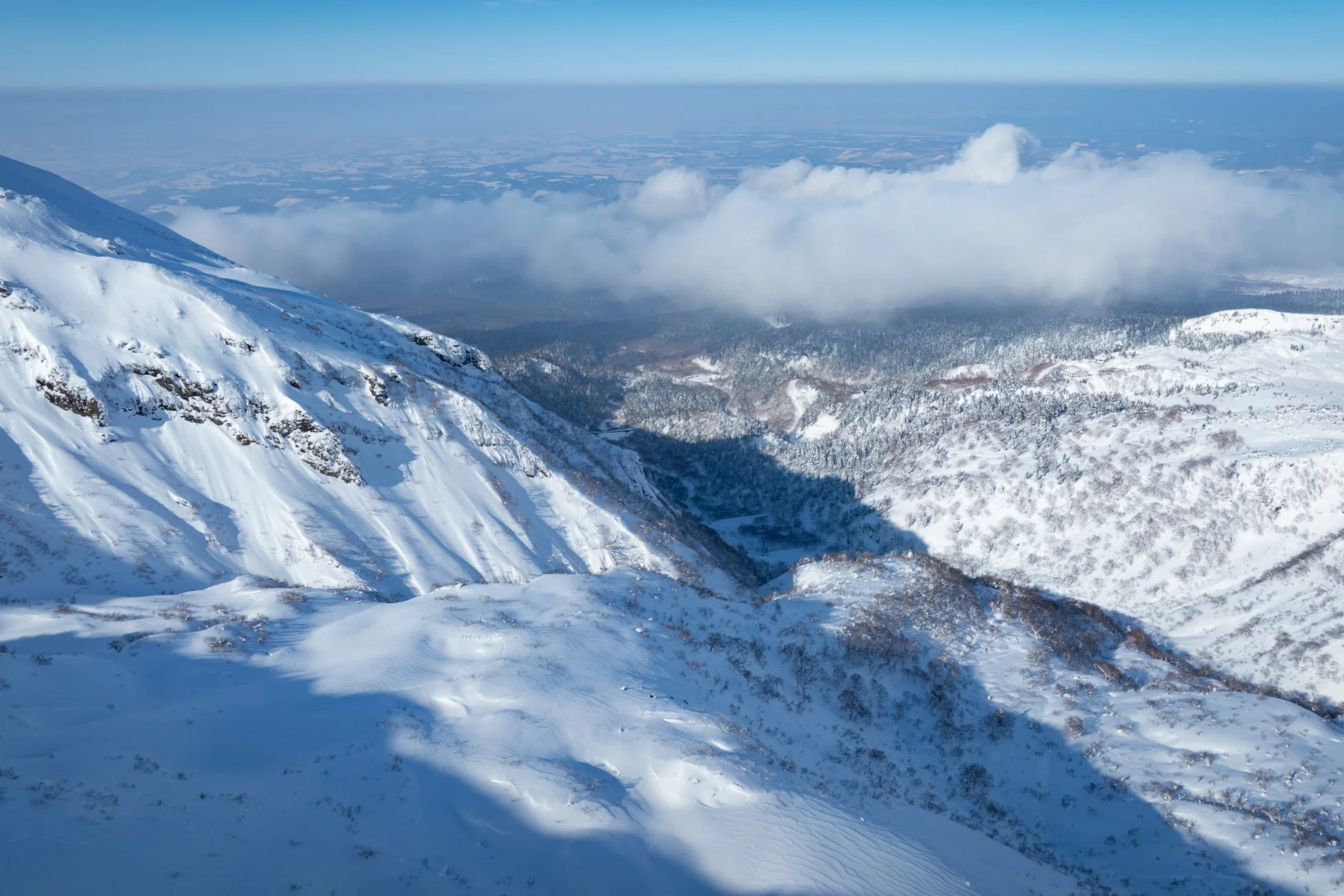 雲海と雪山