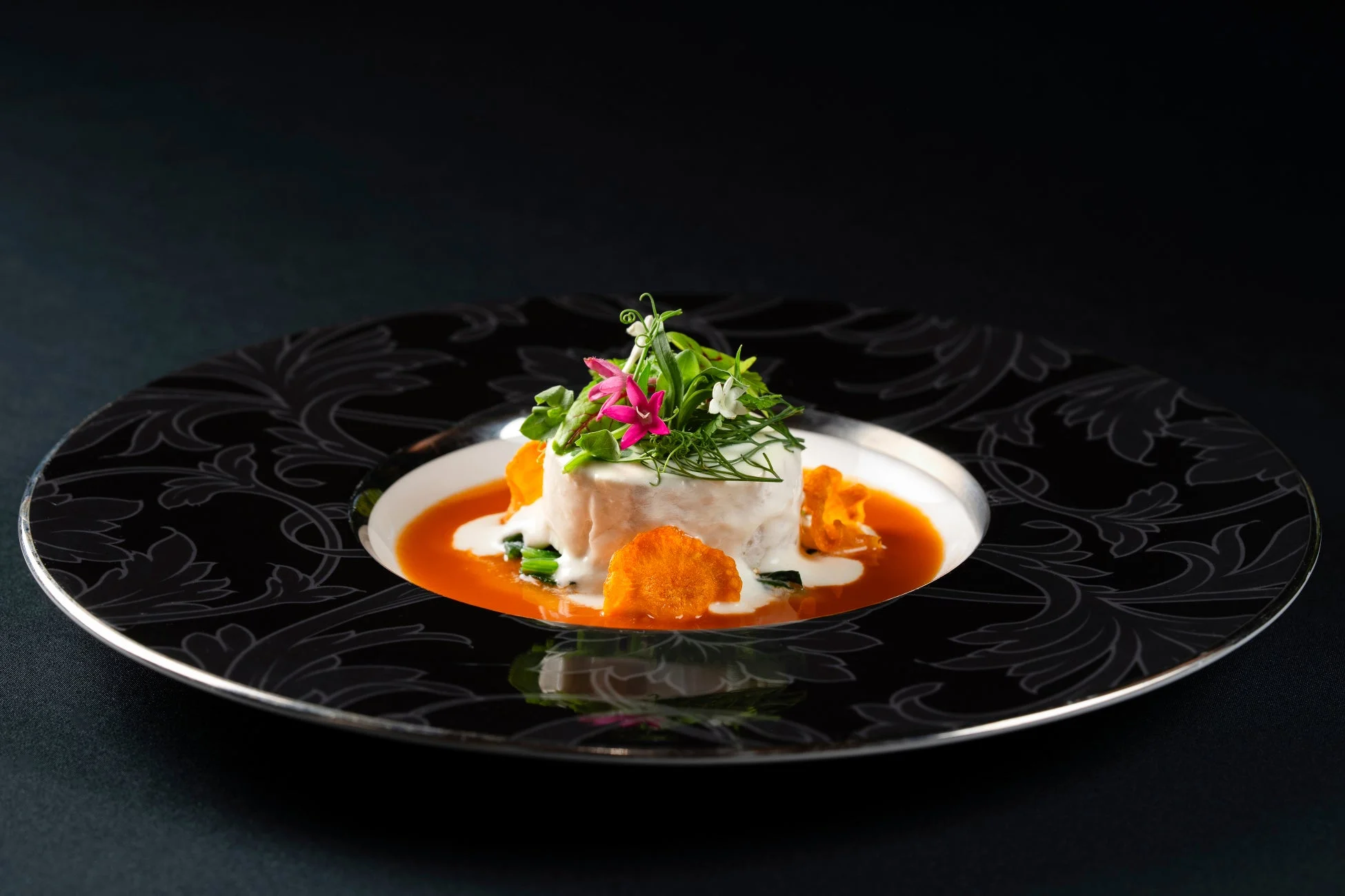 美しい盛り付けの魚料理