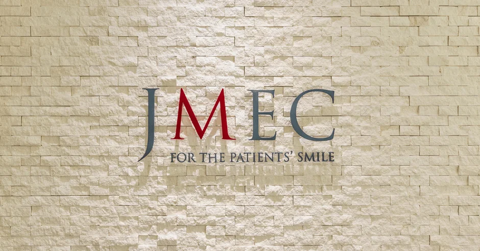 JMECのロゴと「FOR THE PATIENTS' SMILE」のスローガン