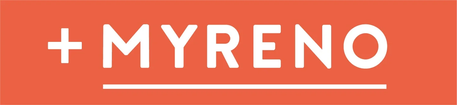 オレンジ色の背景に白字で「+ MYRENO」と書かれたロゴです。文字の下には白い線が引かれており、シンプルでモダンな印象を与えます。